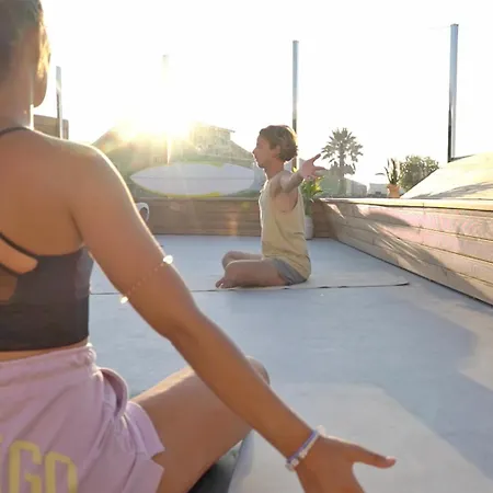 Hostal Artsurfcamp *